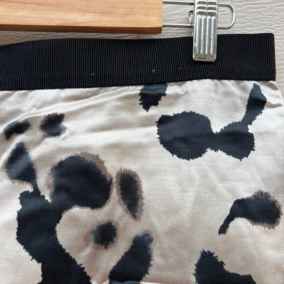 Ann Taylor Black and White Animal Print Pencil Skirt - Picture 2 of 8